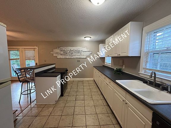 3rd image of 106 S Germantown Rd