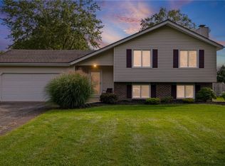 105 Laura Ln, Brockport, NY 14420