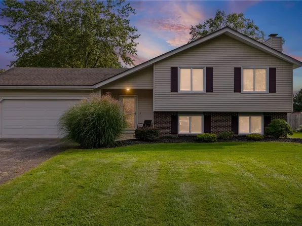 105 Laura Ln, Brockport, NY 14420