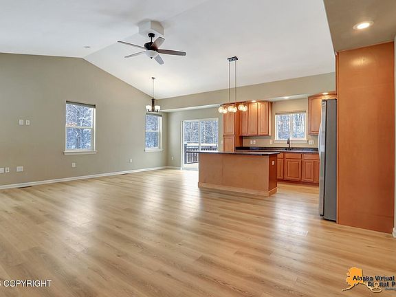 5th image of 2230 N Pearl Rd