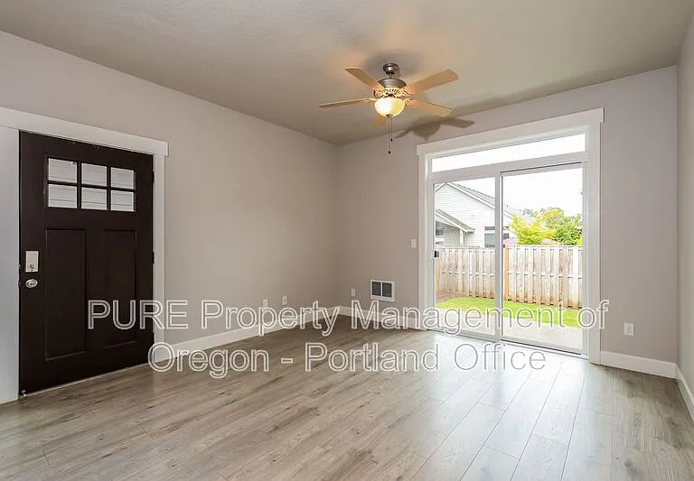 215 NE Regan Hill Loop — Photo 15