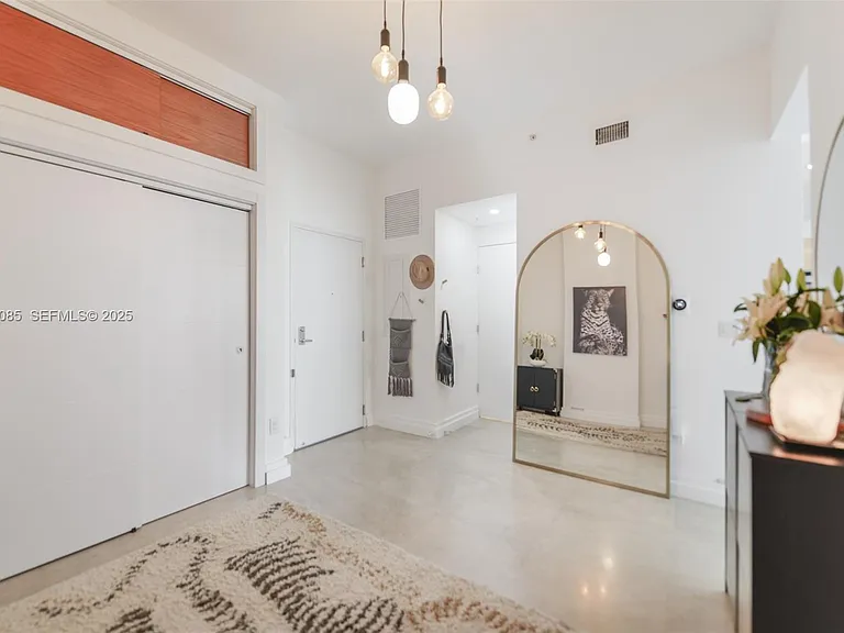 725 NE 22nd St #8D — Photo 16
