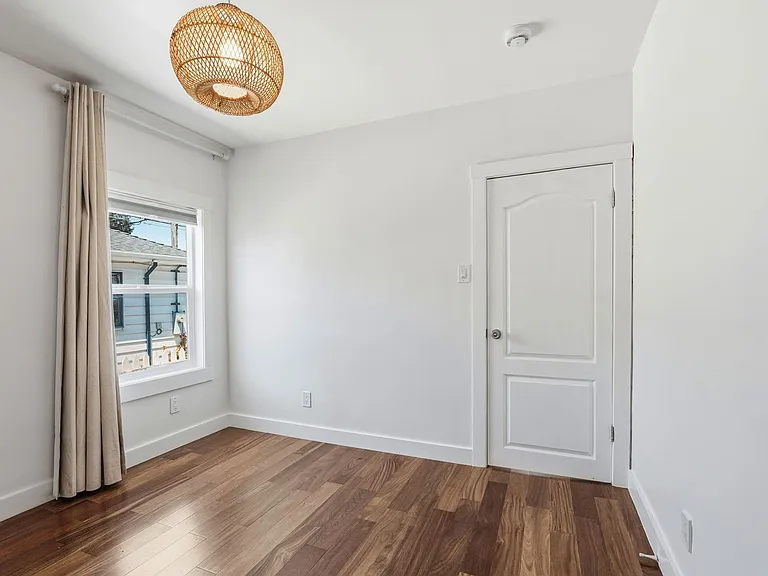 954 Cedar St — Photo 20