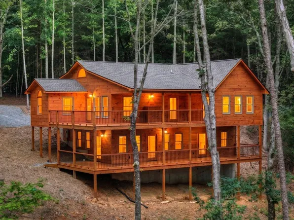 394 Blackberry Cir, Ellijay, GA 30536