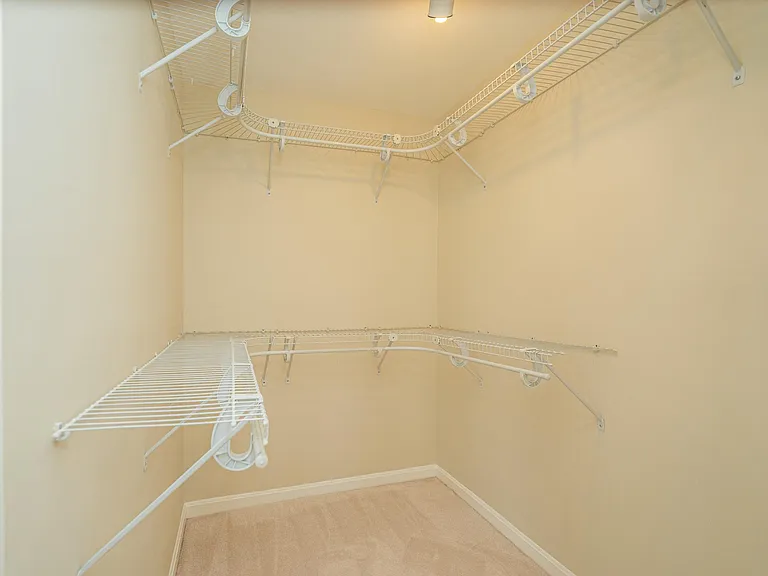 7036 Kings Manor Dr — Photo 24