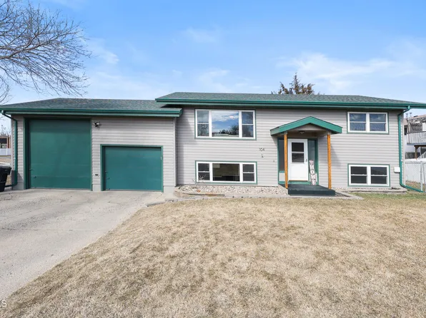 104 13th St NW, Mandan, ND 58554