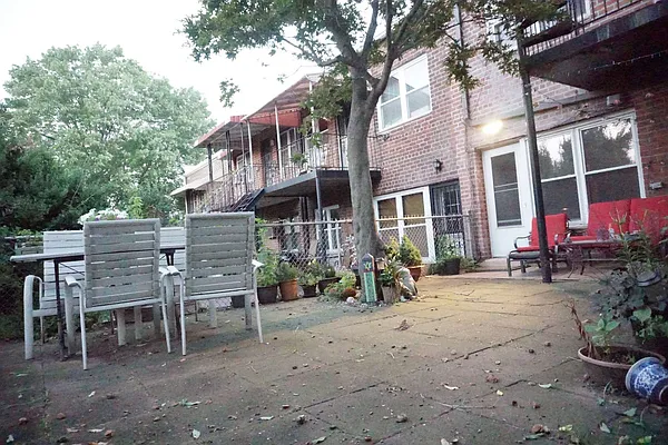 Rented by Papp Realty | media 8