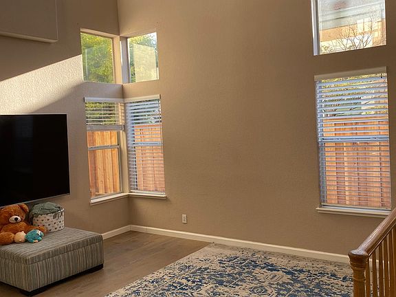 4th image of 2936 Sorrento Way