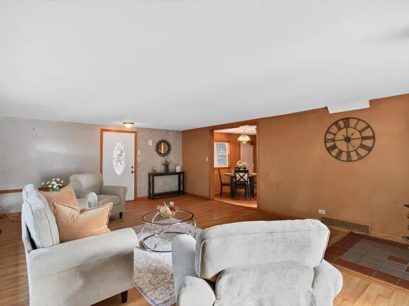 2308 Hadley Ave N, Oakdale, MN 55128