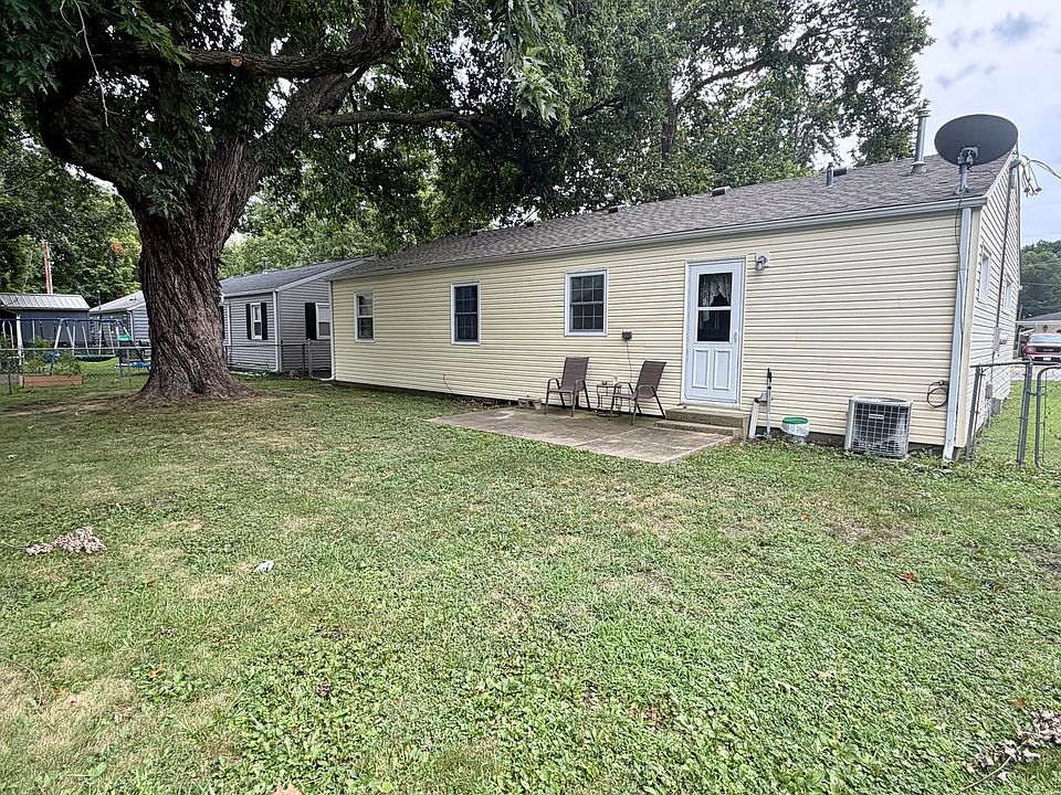 2nd image of 704 E Buckner St