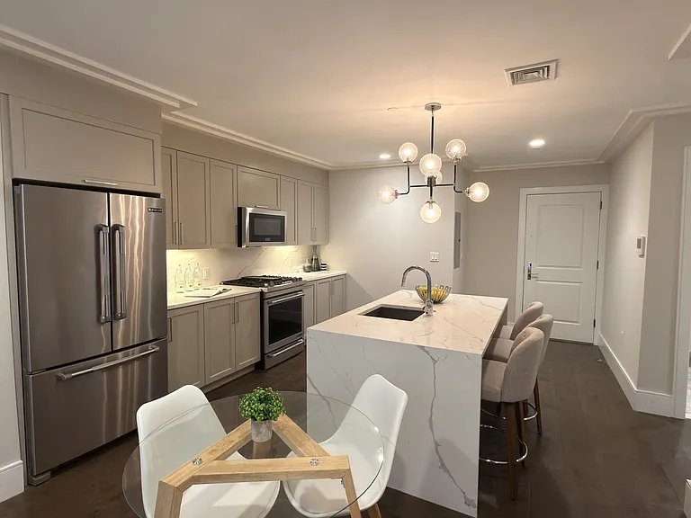 214 Market St #301 — Photo 6