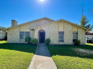906 Meadowcove Cir, Garland, TX 75043