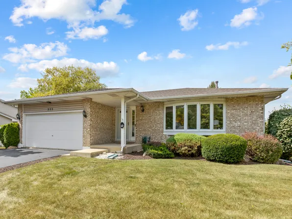 225 Indianwood Ln, West Chicago, IL 60185