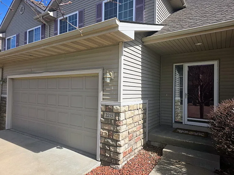 2215 NW Bayberry Ln — Photo 2