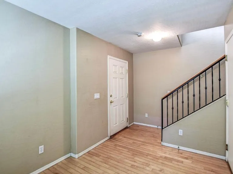 880 W Aspen Way — Photo 4