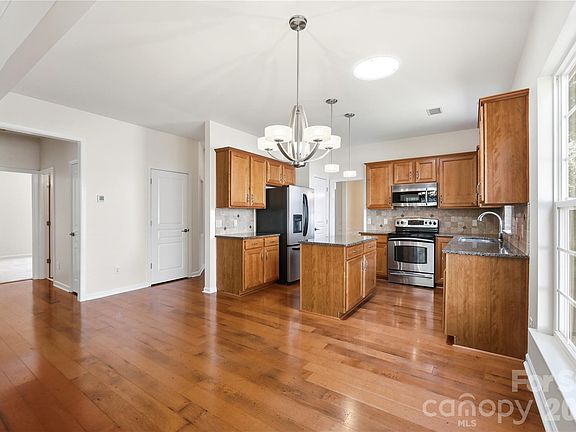 5th image of 3229 Darlington Rd
