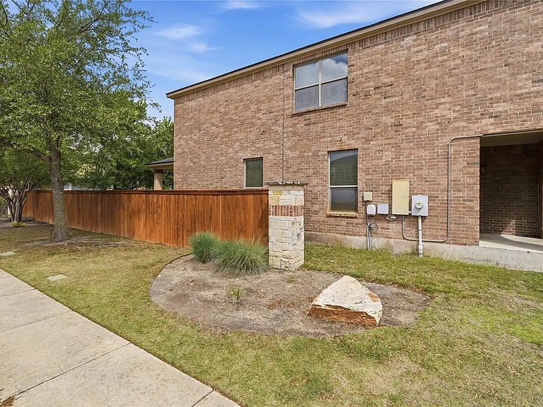 11200 Drumellan St — Photo 2