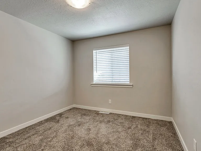 808 S 1710 E — Photo 10