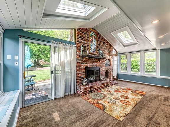 5th image of 101 Robinhood Dr