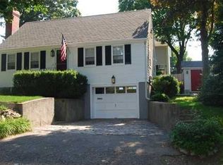 25 Gill St, Rumford, RI 02916
