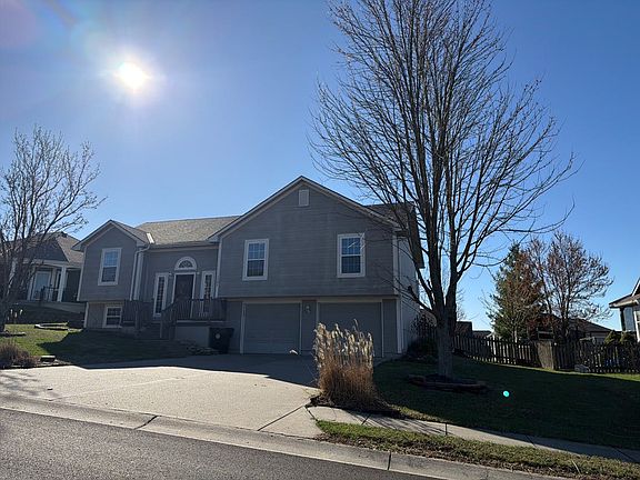 2nd image of 1302 Ridge Tree Ln
