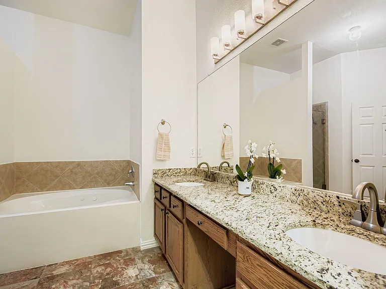 12407 Hawk Creek Dr — Photo 11