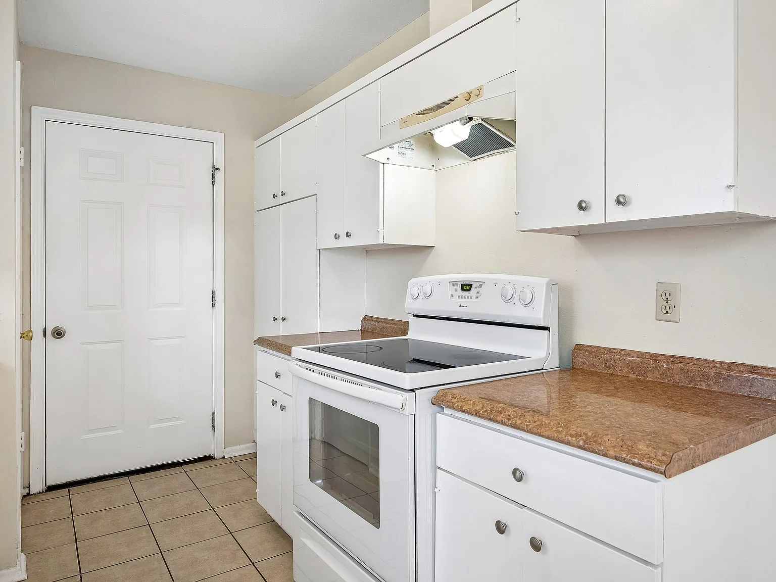 3 bed, 1465 sqft, $1,995 — Photo 3