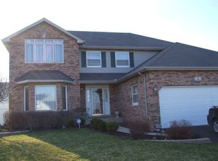 4 Rolling Meadows Ct, Bolingbrook, IL 60440