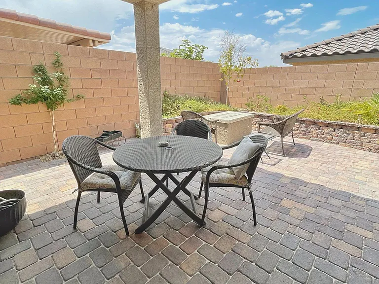 Patio table and chairs. Retractable Side shade