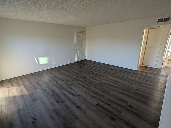 4th image of 922 W Olive Ave #D