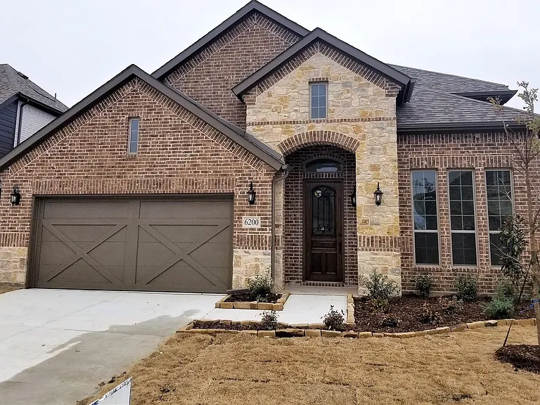 2113 Burke Dr — Photo 11