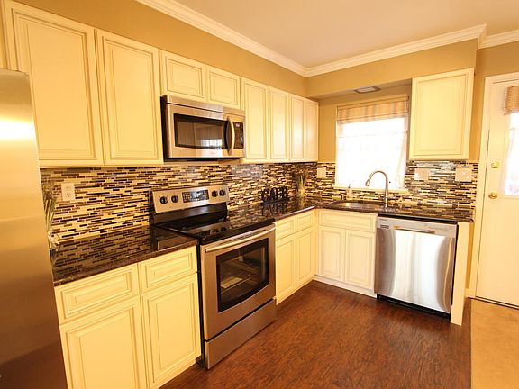4th image of 388A Picardy Ct