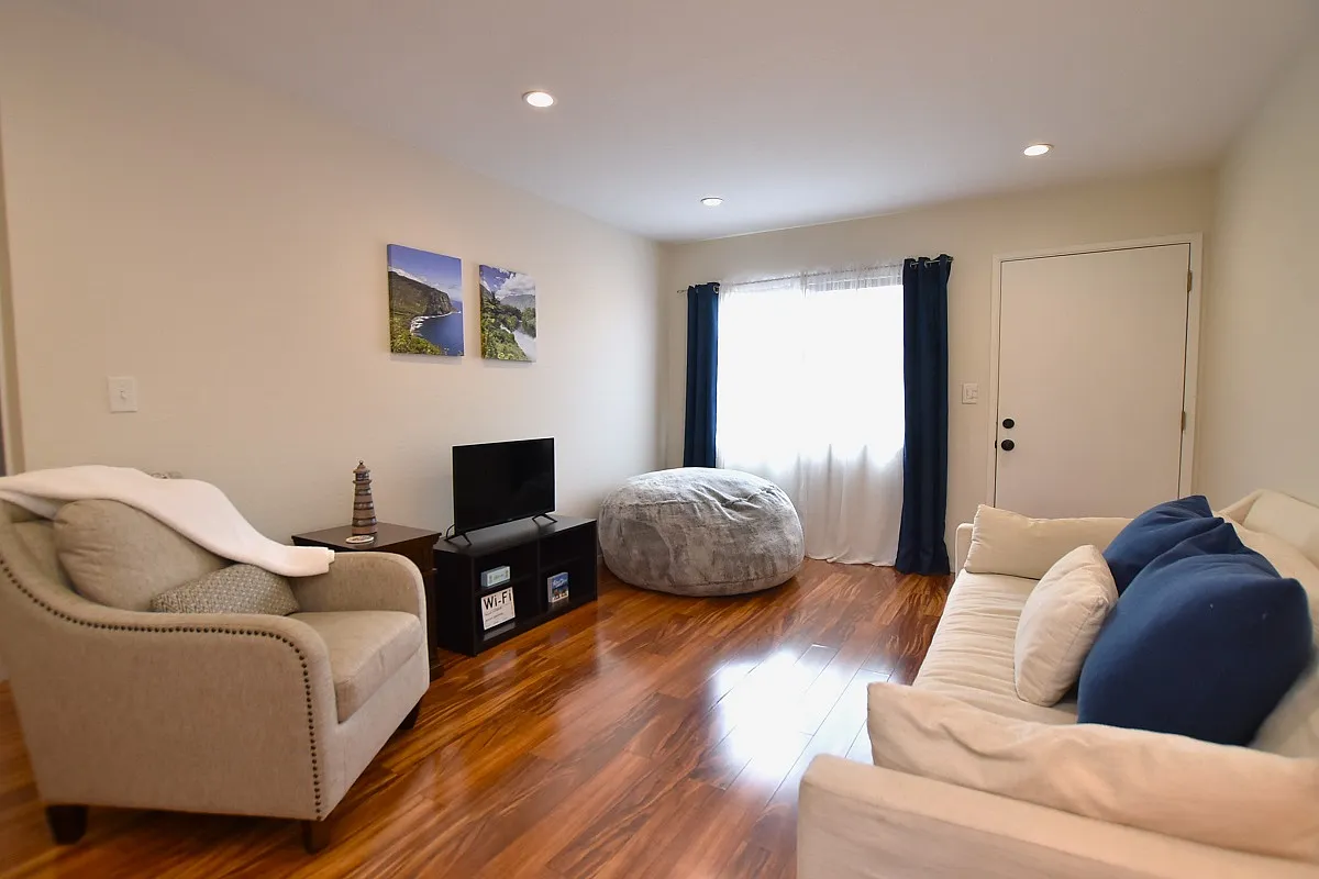 2 bed, $2,100 — Photo 2