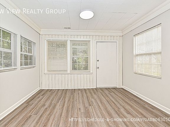 4th image of 301 Seldon Dr