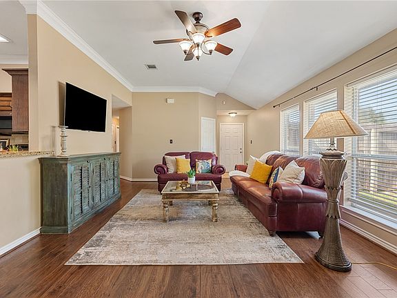 5th image of 1736 Starling Dr