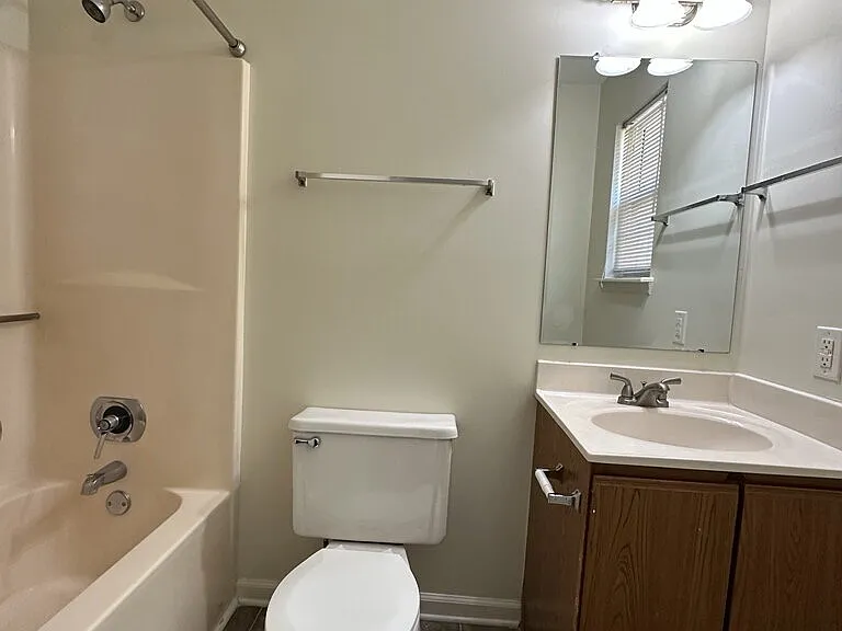 104 Glenside Ct — Photo 8