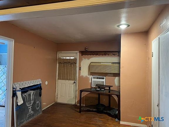 4th image of 414 E Avenue P