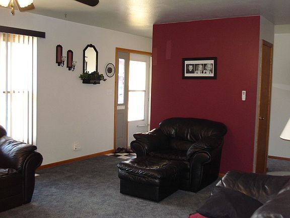 Bright, spacious living/family room