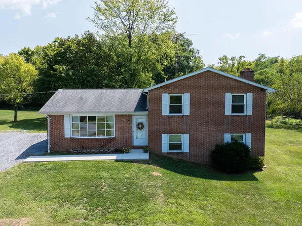 432 Regency Dr, Falling Waters, WV 25419