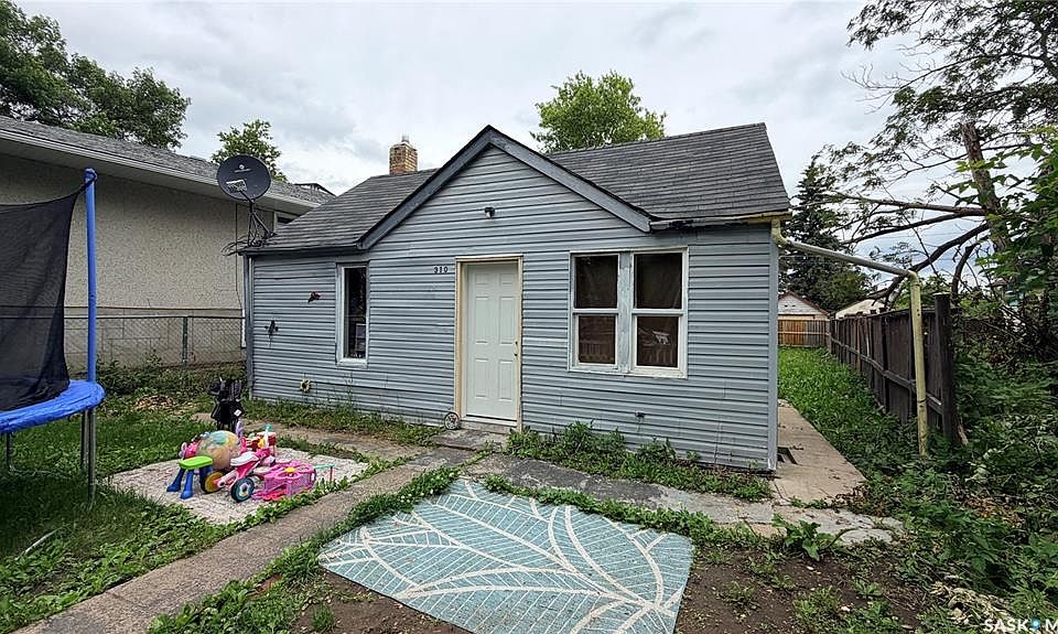 1st image of 310 6th STREET E