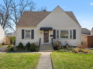 995 S Swain Ave, Elmhurst, IL