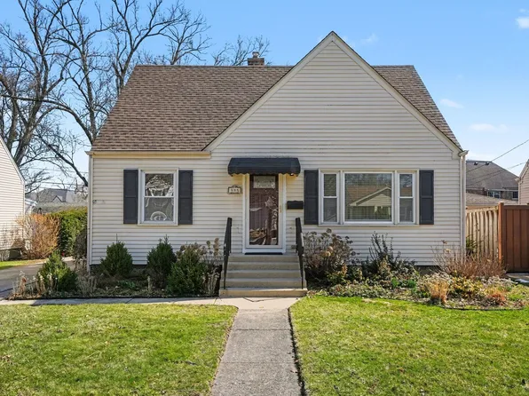 995 S Swain Ave, Elmhurst, IL 60126