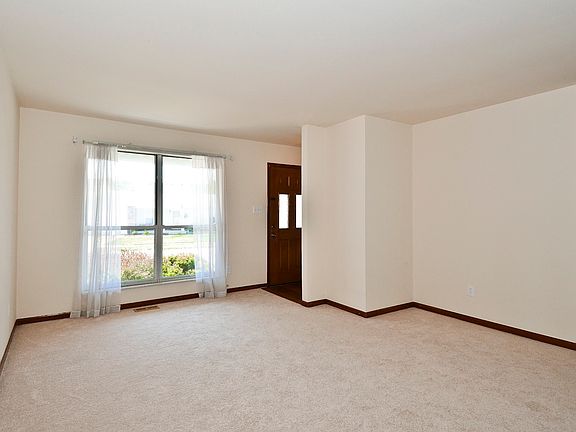 3rd image of 4335 Meadowgreen Trails Dr