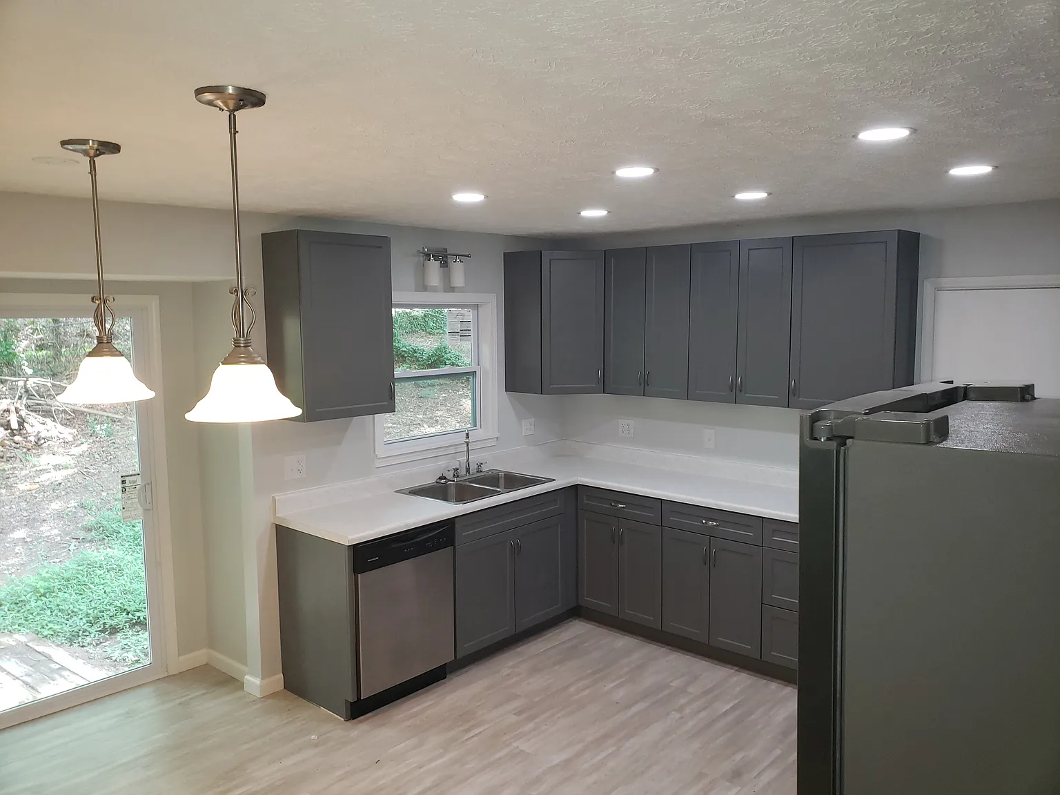 3 bed, 1800 sqft, $1,950 — Photo 2