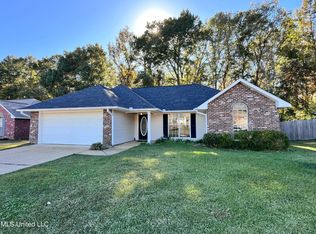 529 Eaglewood Dr, Florence, MS 39073