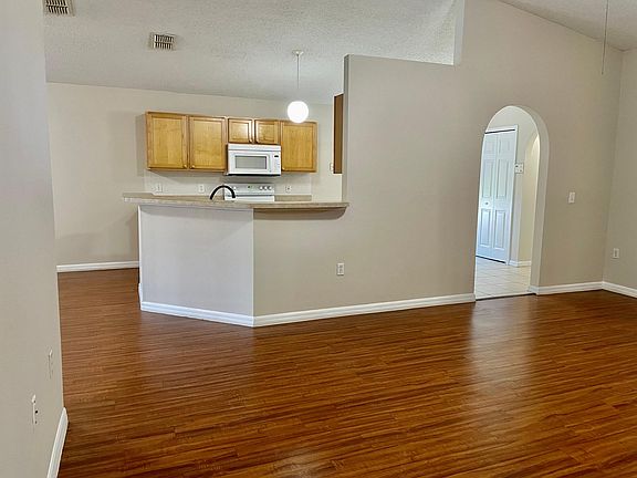 3rd image of 4786 Fiske Cir