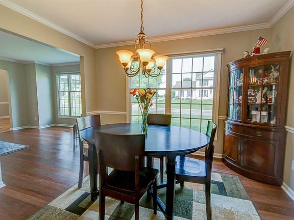 4th image of 60546 Woodstock Dr