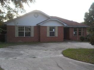 906 Canyon Ct, Hinesville, GA 31313