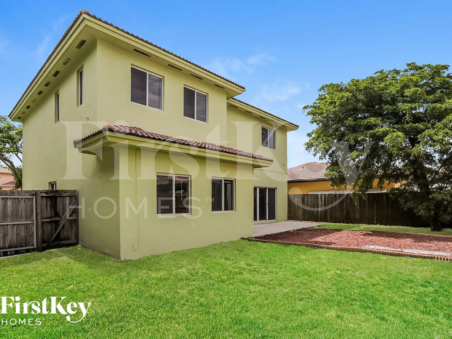 3 bed, 3.0 bath, 2689 sqft, $3,795 — Photo 2
