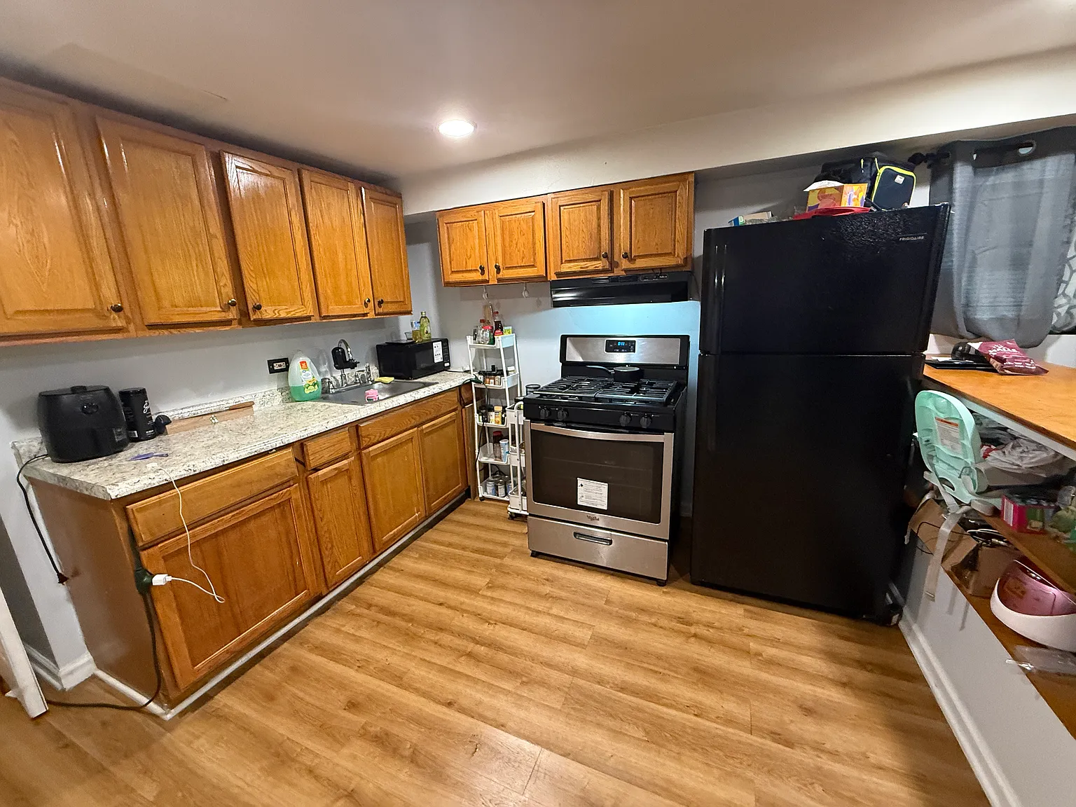 3 bed, 1100 sqft, $1,600 — Photo 3